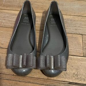 Mel dreamed by Melissa shoes metallic gray size 2